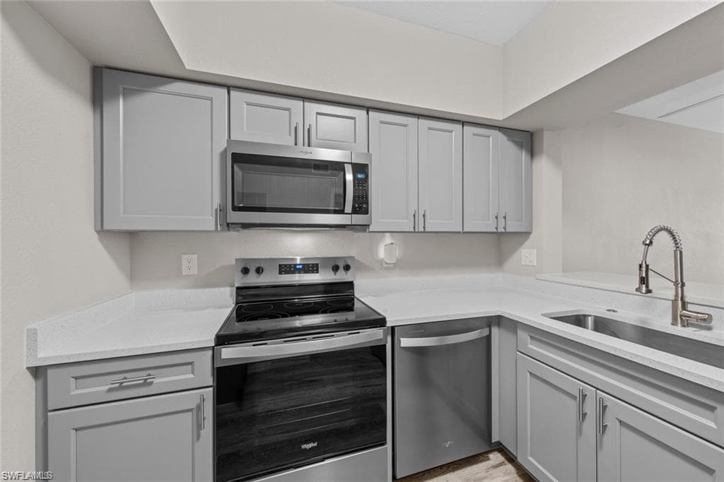 8423 Bernwood Cove LOOP # 405, FORT MYERS FL 33966-3