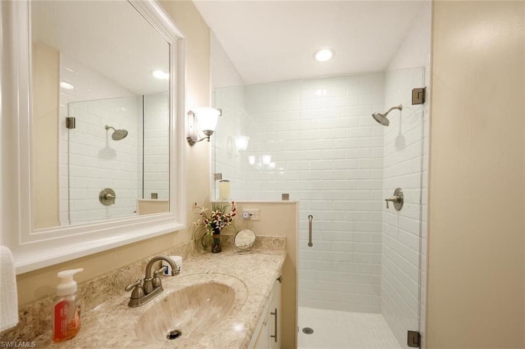 8555 Naples Heritage DR # 216, NAPLES FL 34112-20