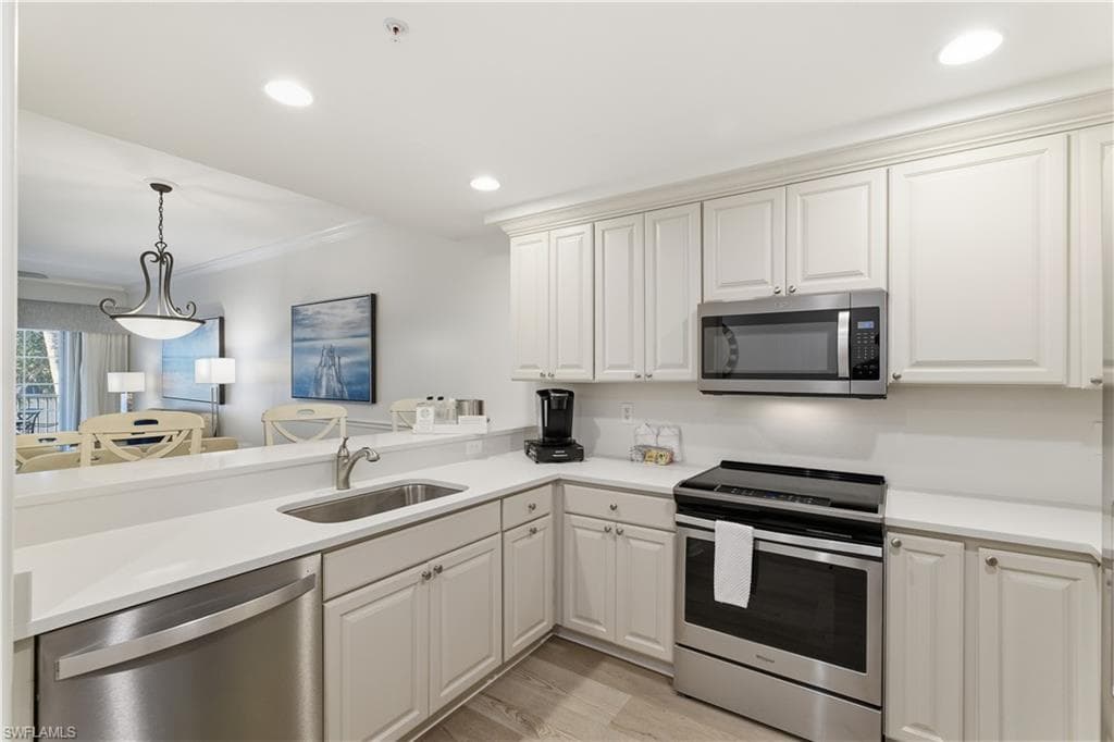221 9th ST S # 217, NAPLES FL 34102-5