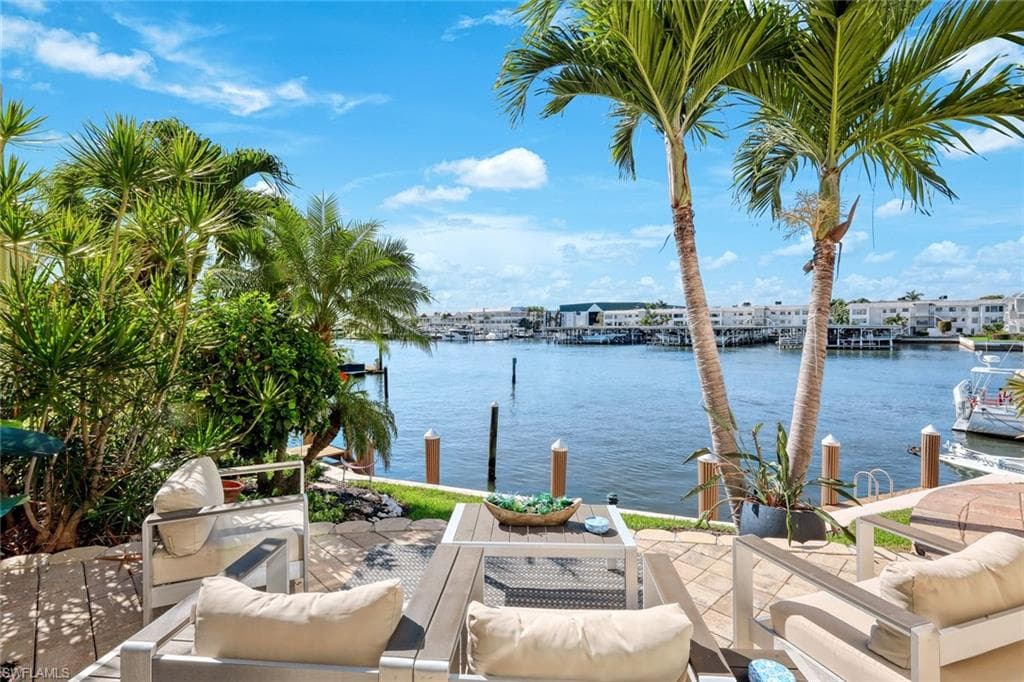 800 River Point DR # 212, NAPLES FL 34102-22