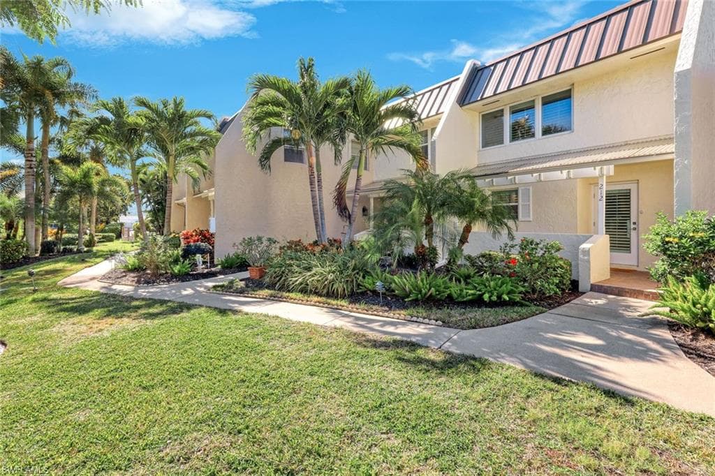 800 River Point DR # 212, NAPLES FL 34102-42