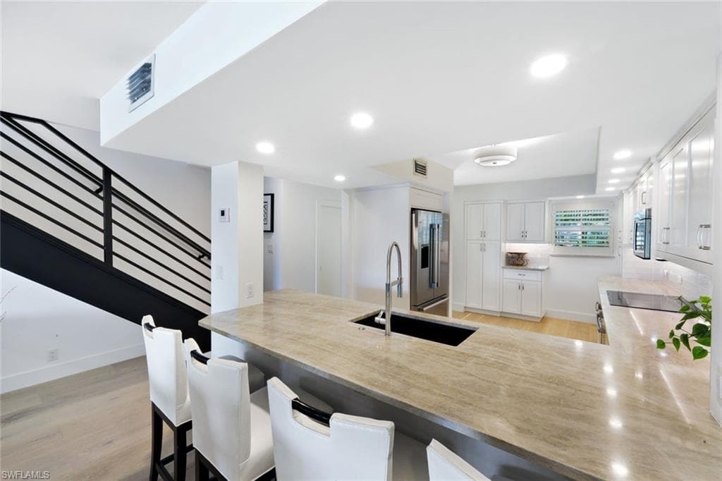 800 River Point DR # 212, NAPLES FL 34102-9