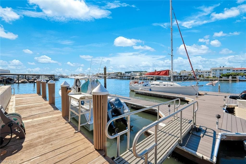 800 River Point DR # 212, NAPLES FL 34102-28