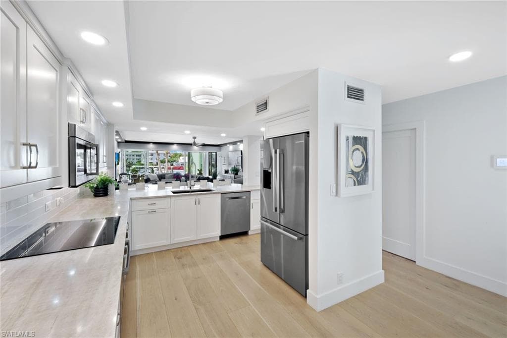 800 River Point DR # 212, NAPLES FL 34102-7