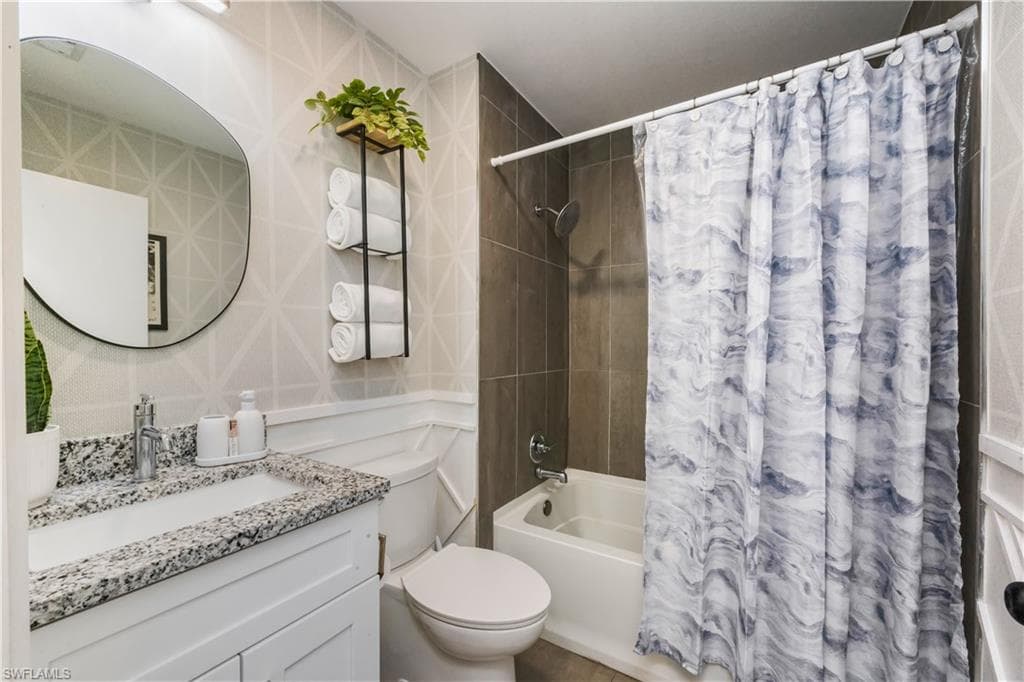 5238 Treetops DR # L201, NAPLES FL 34113-22