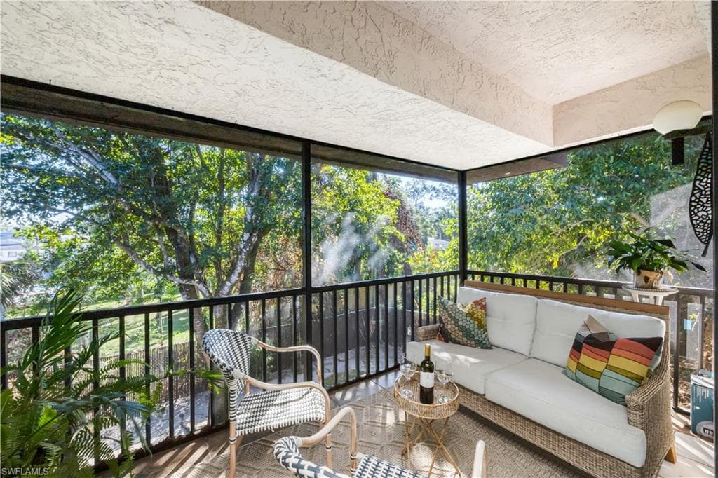 5238 Treetops DR # L201, NAPLES FL 34113-26