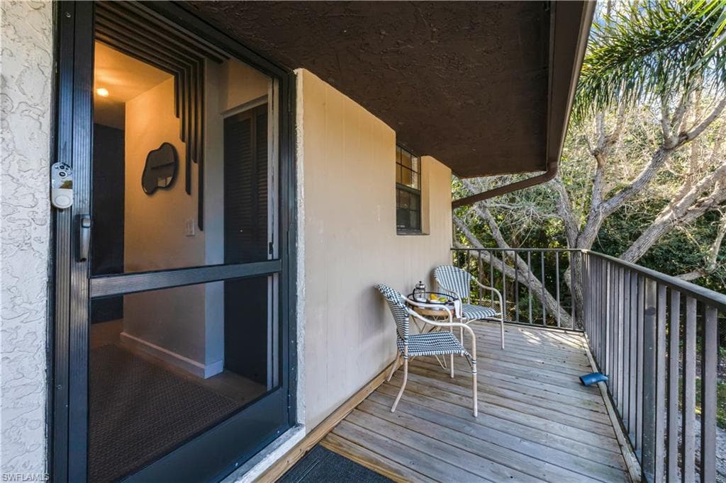 5238 Treetops DR # L201, NAPLES FL 34113-27