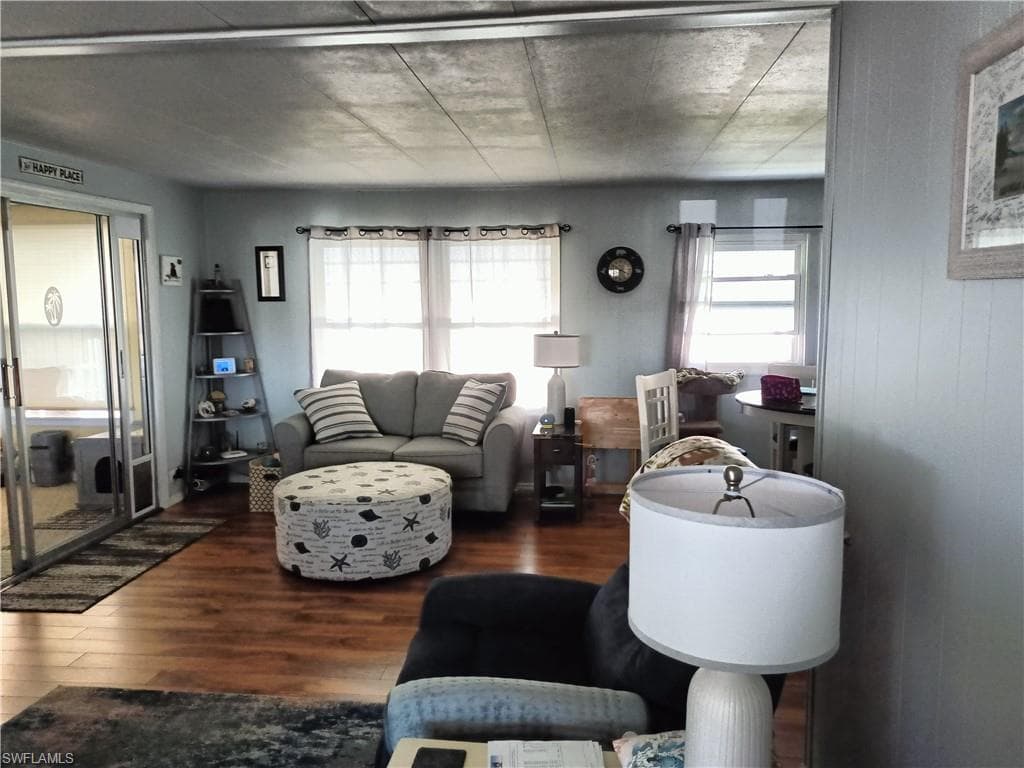 524 Timber LN S, NORTH FORT MYERS FL 33917-4