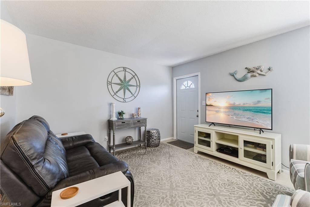 36 Temple CT, LEHIGH ACRES FL 33936-17