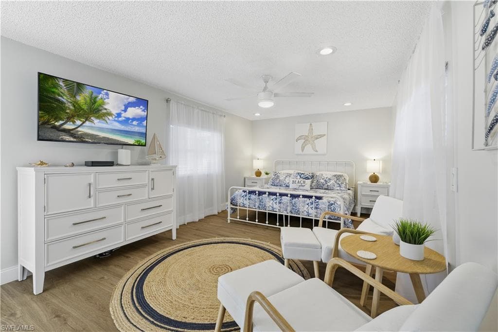 4690 Parrot AVE, NAPLES FL 34104-15