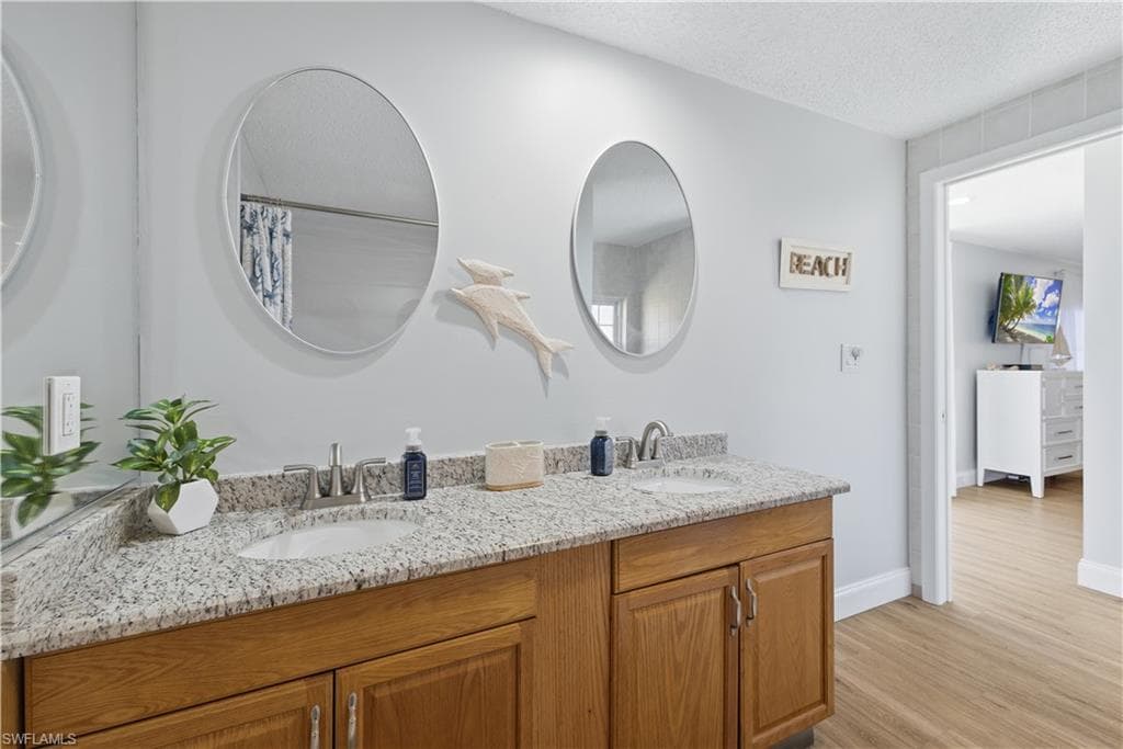 4690 Parrot AVE, NAPLES FL 34104-21