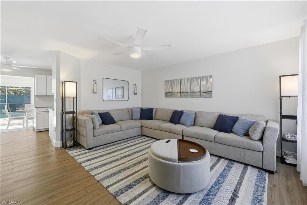 4690 Parrot AVE, NAPLES FL 34104-4