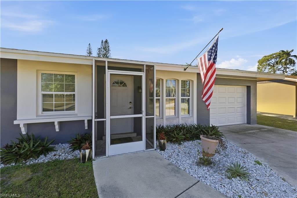 4690 Parrot AVE, NAPLES FL 34104-33