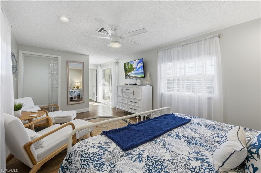 4690 Parrot AVE, NAPLES FL 34104-17