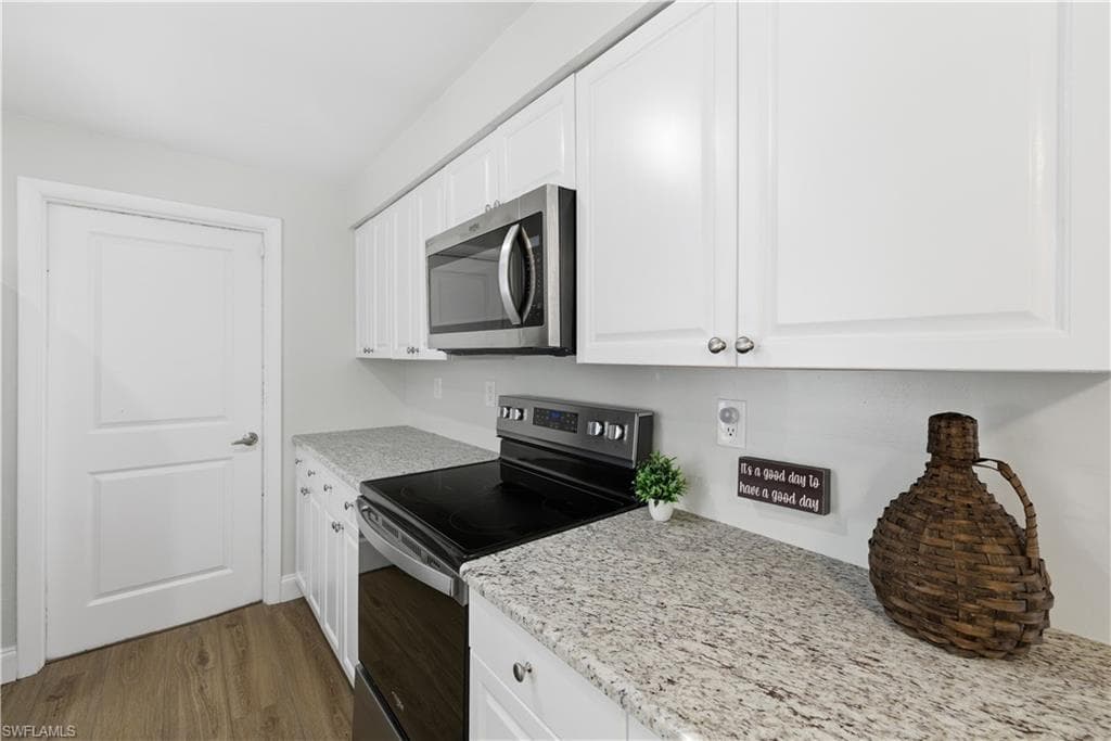 4690 Parrot AVE, NAPLES FL 34104-10