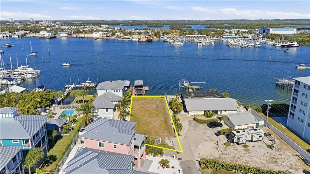 327 Fairweather LN, FORT MYERS BEACH FL 33931-4