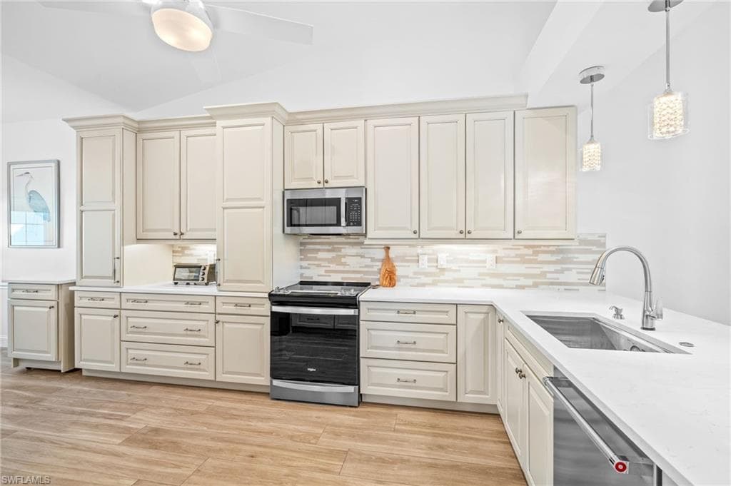 7018 Lone Oak BLVD, NAPLES FL 34109-9