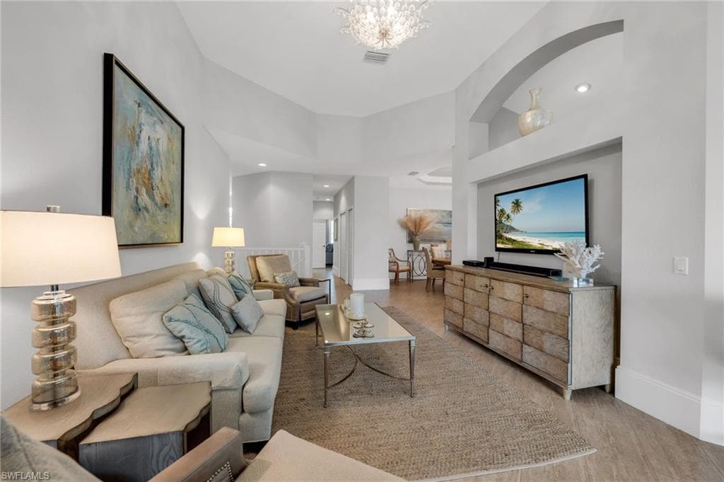 9101 Palmetto Ridge DR # 201, ESTERO FL 34135-3