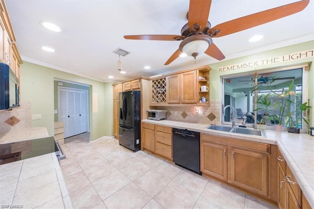 208 Baltusrol DR, NAPLES FL 34113-15