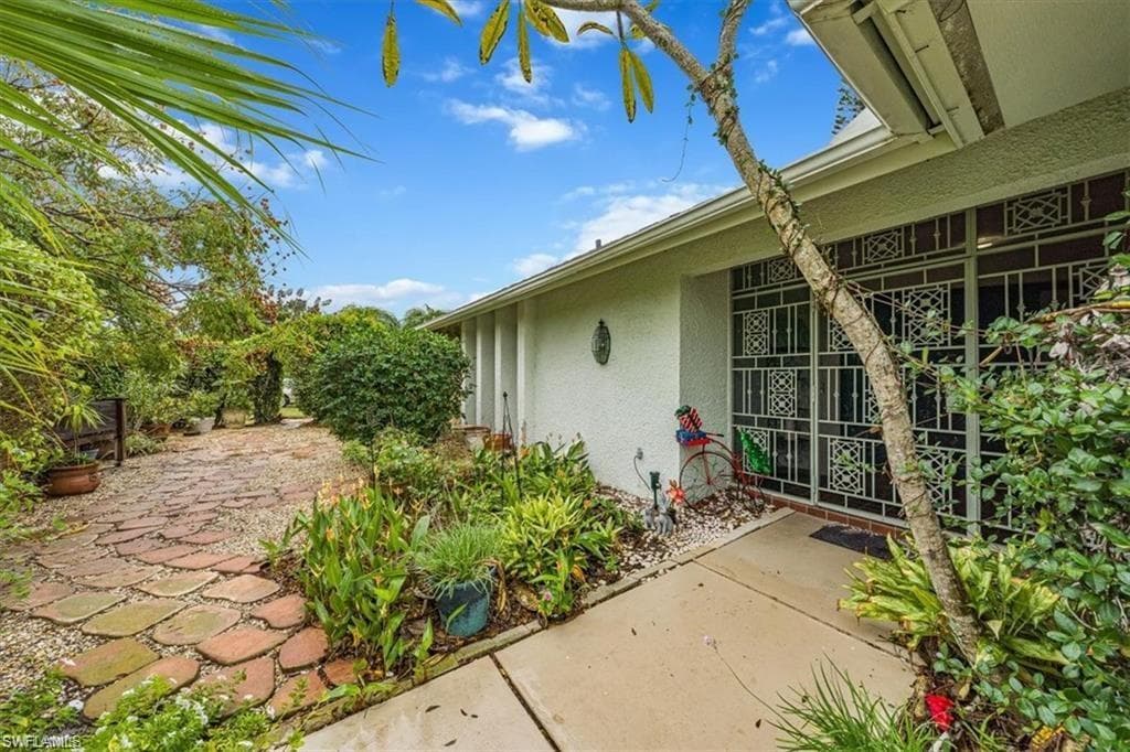 208 Baltusrol DR, NAPLES FL 34113-2