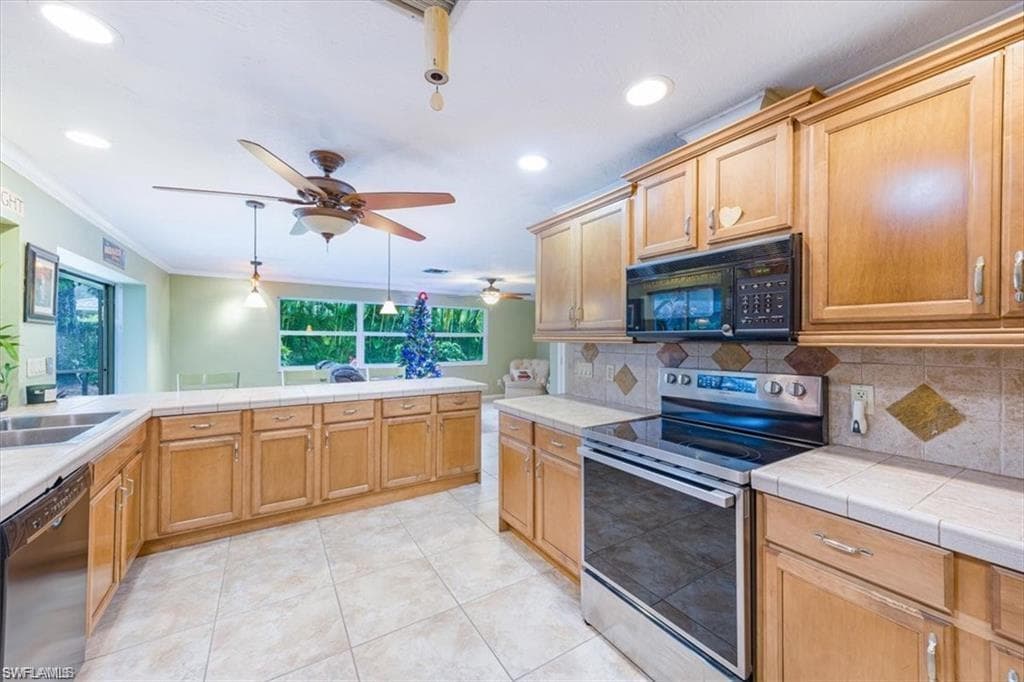 208 Baltusrol DR, NAPLES FL 34113-17