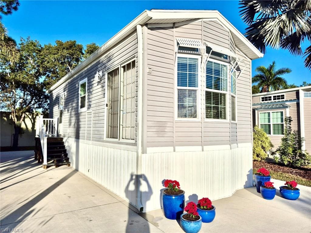 173 Redwood LN # 8, NAPLES FL 34114-1