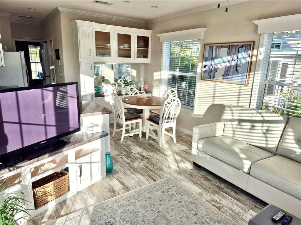 173 Redwood LN # 8, NAPLES FL 34114-5