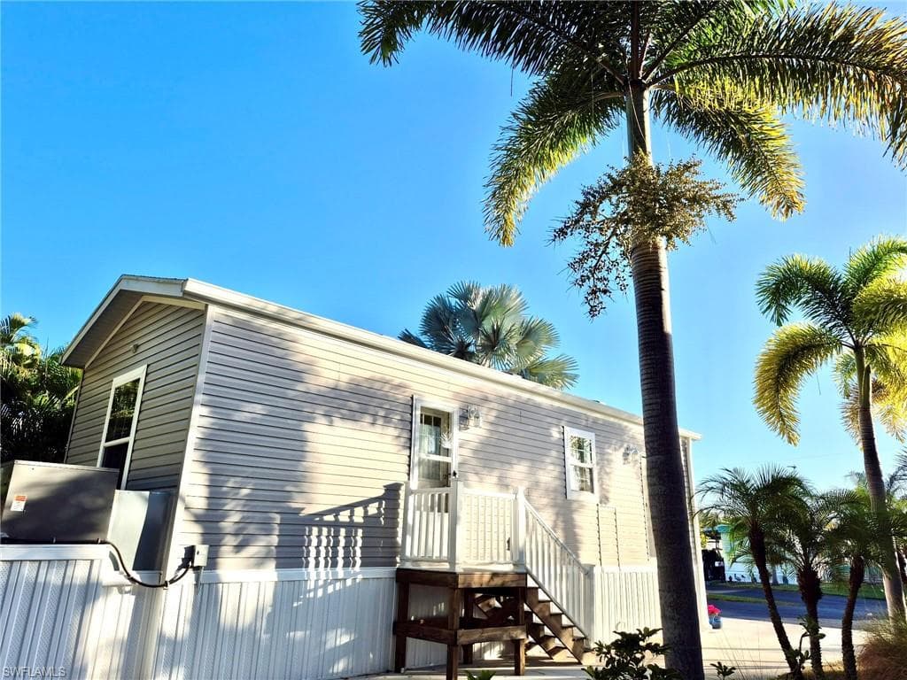 173 Redwood LN # 8, NAPLES FL 34114-2