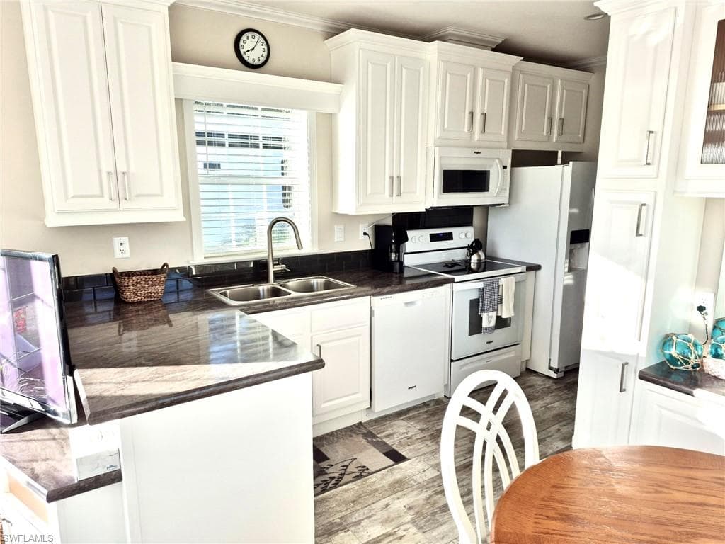 173 Redwood LN # 8, NAPLES FL 34114-8