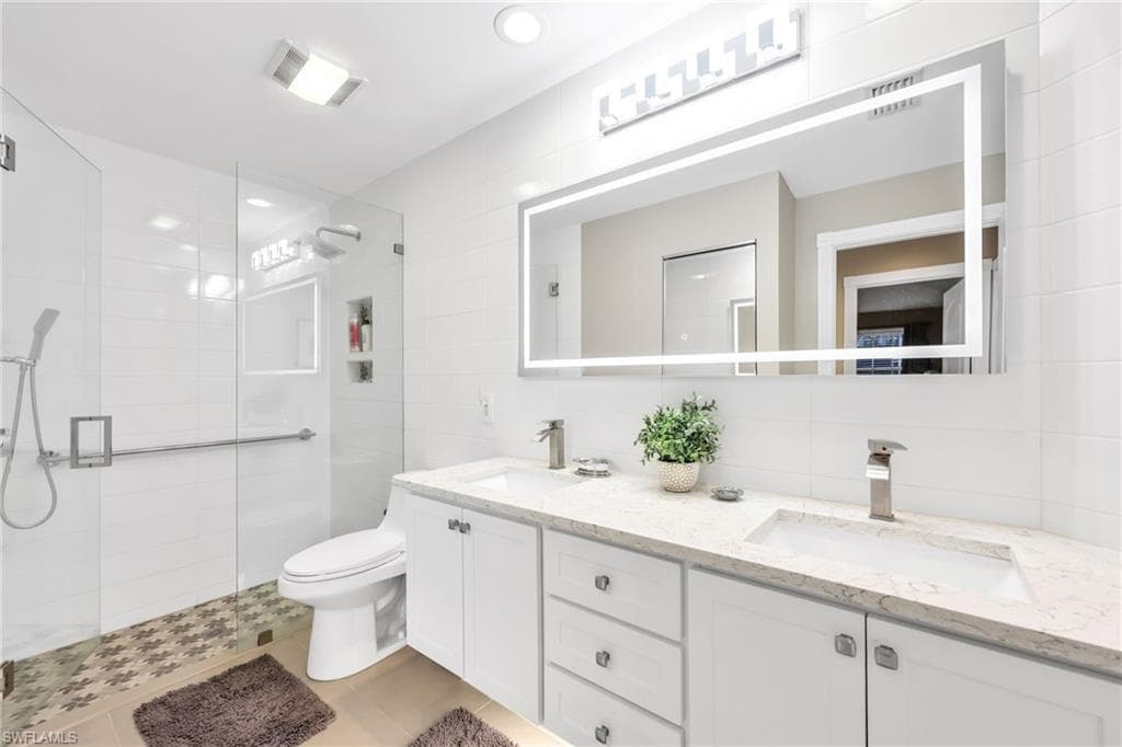 5781 Drummond WAY, NAPLES FL 34119-19