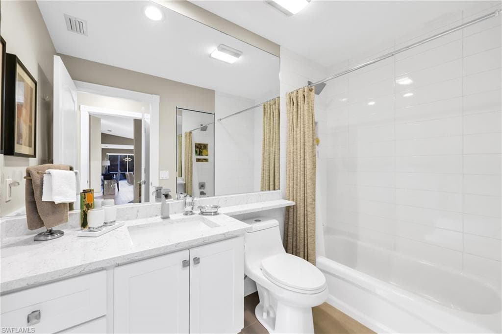 5781 Drummond WAY, NAPLES FL 34119-23