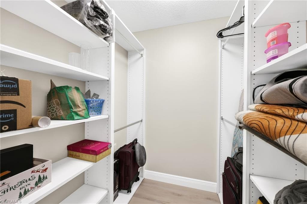 5781 Drummond WAY, NAPLES FL 34119-24