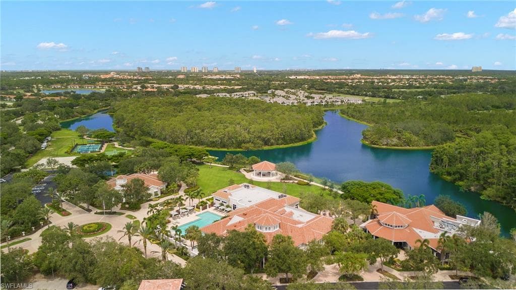 9520 Cypress Hammock CIR # 102, ESTERO FL 34135-31