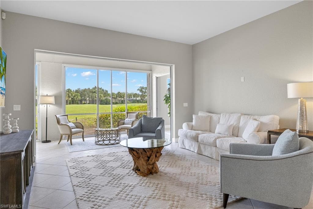 9520 Cypress Hammock CIR # 102, ESTERO FL 34135-4