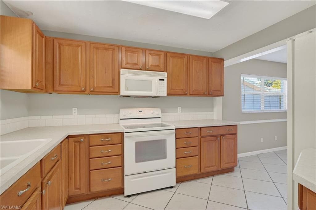 1336 Lake Shore DR, NAPLES FL 34103-11