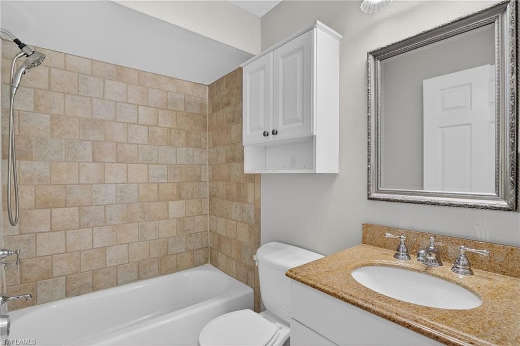 1336 Lake Shore DR, NAPLES FL 34103-21