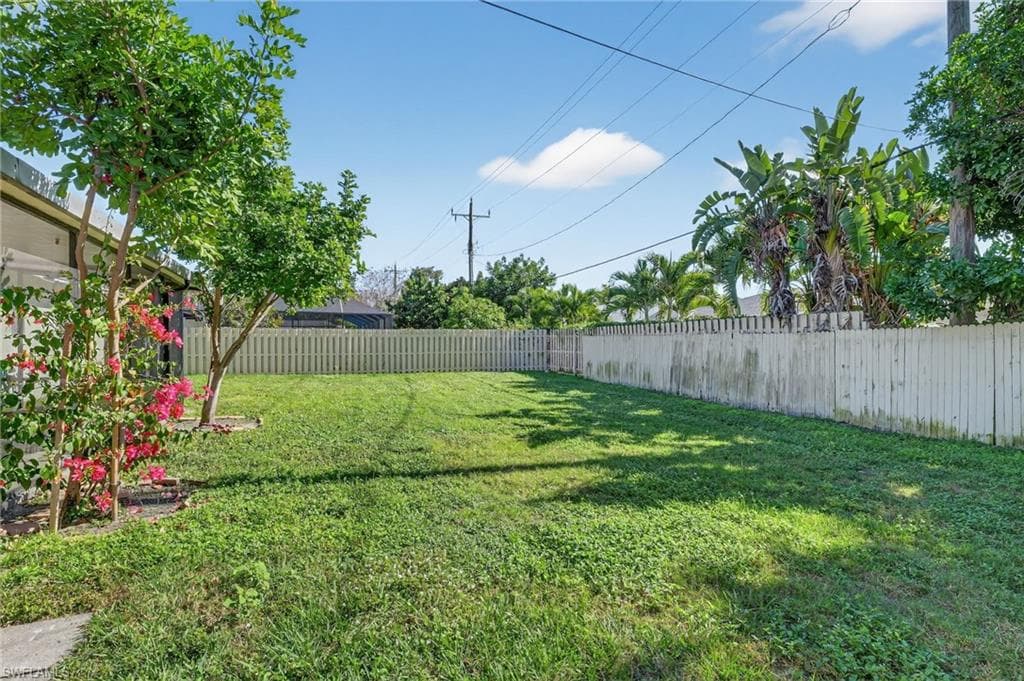 1336 Lake Shore DR, NAPLES FL 34103-2