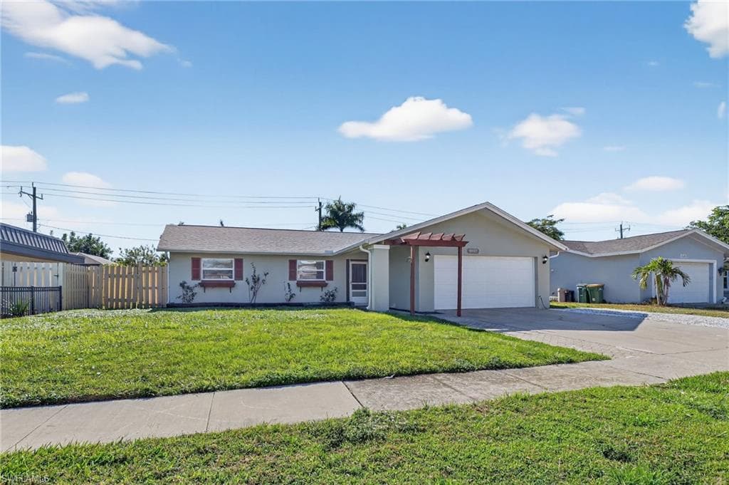 1336 Lake Shore DR, NAPLES FL 34103-27