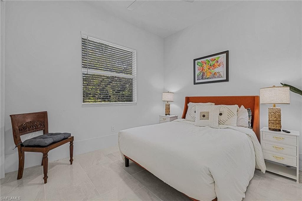 2499 Pine ST, NAPLES FL 34112-12