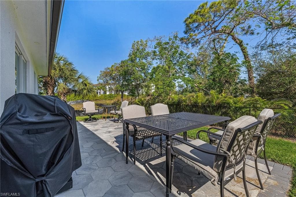 2499 Pine ST, NAPLES FL 34112-16