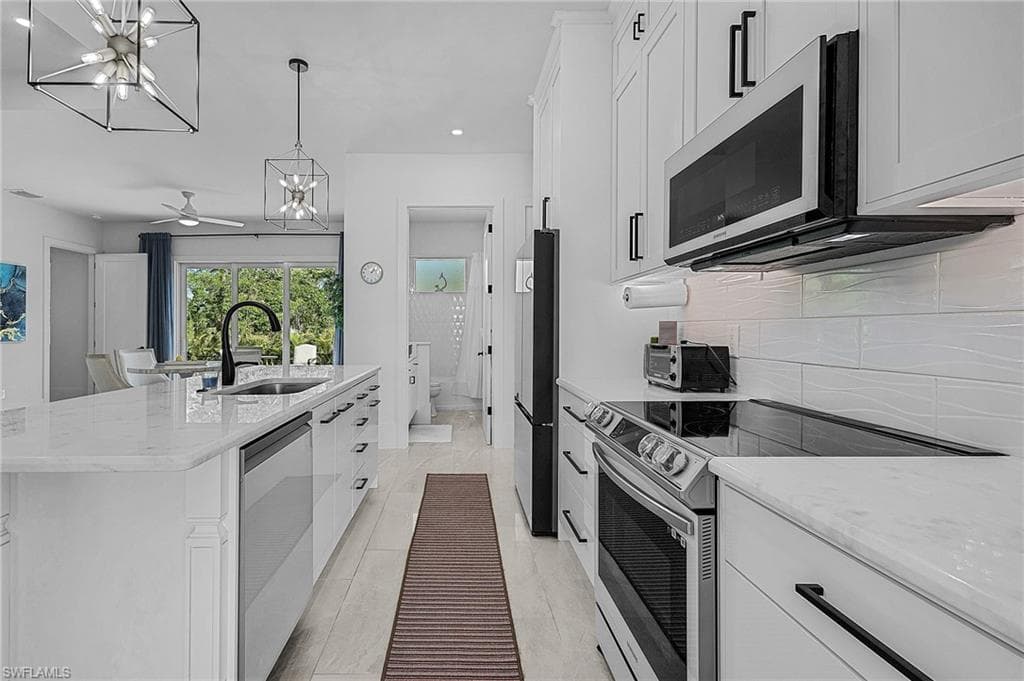2499 Pine ST, NAPLES FL 34112-2