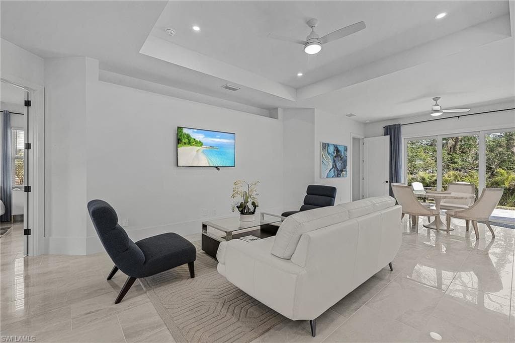 2499 Pine ST, NAPLES FL 34112-4