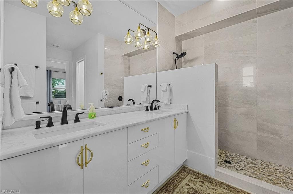 2499 Pine ST, NAPLES FL 34112-9