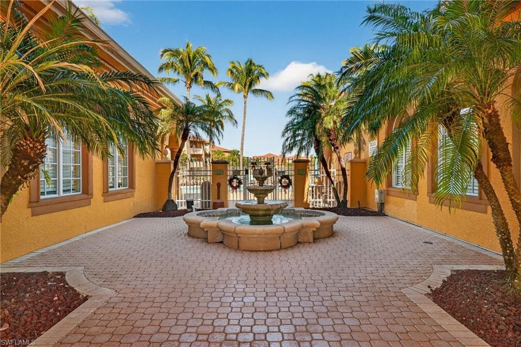 15585 Ocean Walk CIR # 215, FORT MYERS FL 33908-2