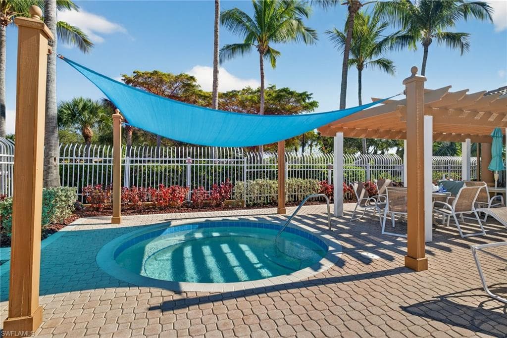 15585 Ocean Walk CIR # 215, FORT MYERS FL 33908-18