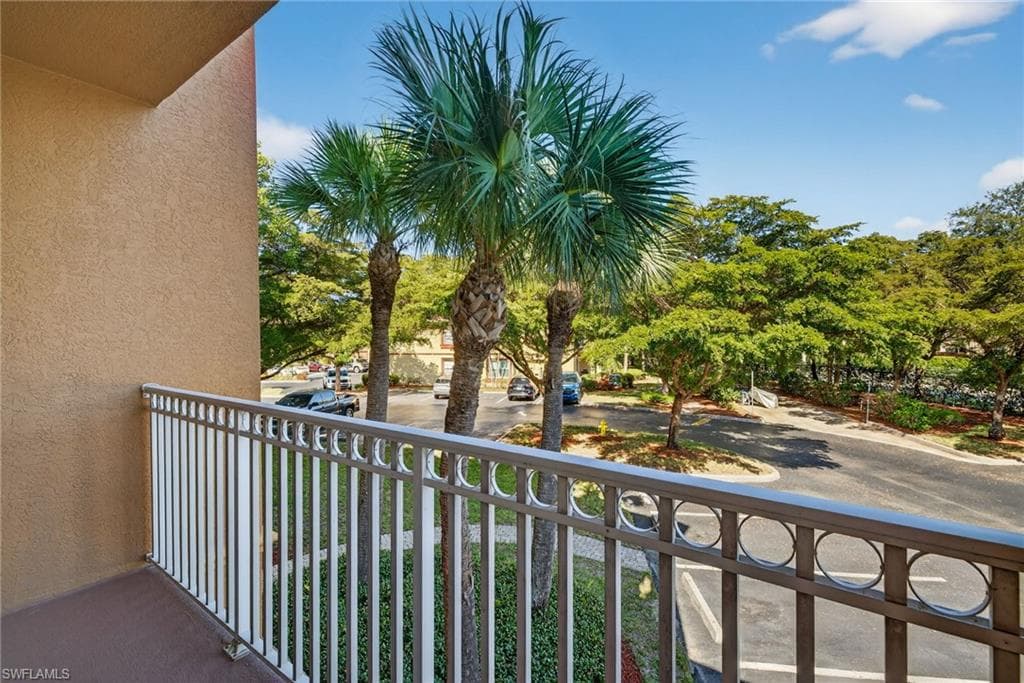 15585 Ocean Walk CIR # 215, FORT MYERS FL 33908-22