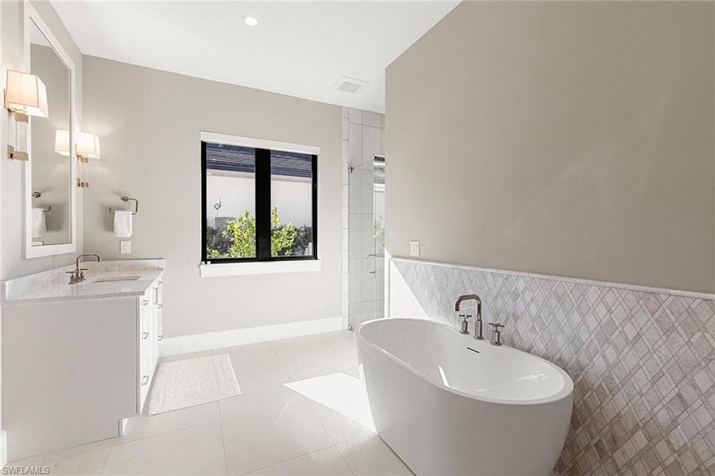 2036 Cambridge Park DR, NAPLES FL 34109-20