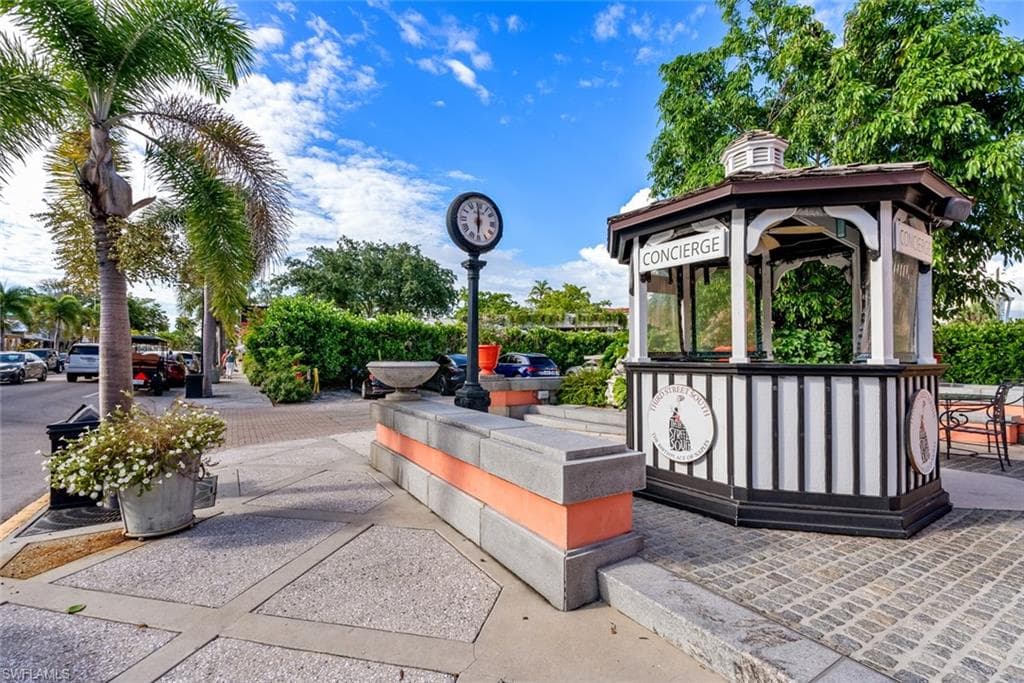 606 Broad AVE S # J606, NAPLES FL 34102-25