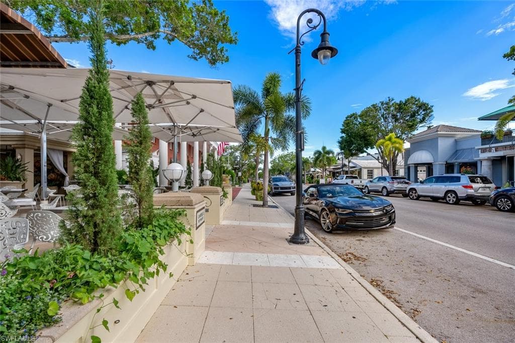 606 Broad AVE S # J606, NAPLES FL 34102-24