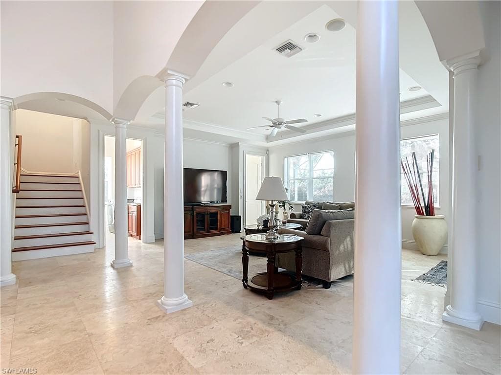 2840 Coco Lakes DR, NAPLES FL 34105-25